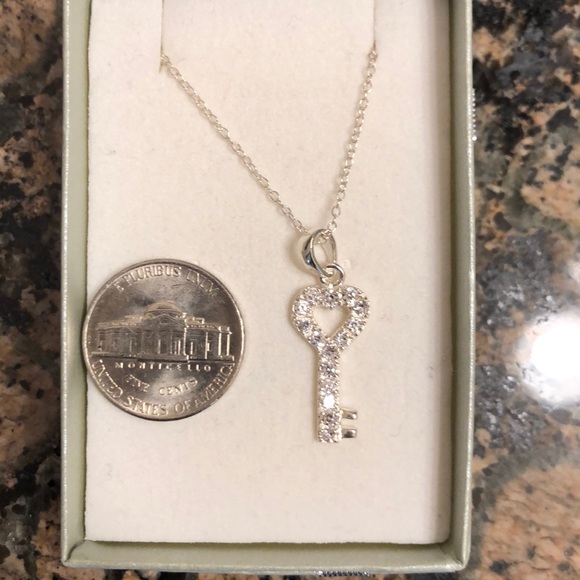 STERLING SILVER AUSTRIAN CRYSTAL KEY PENDANT NWT - Picture 4 of 5